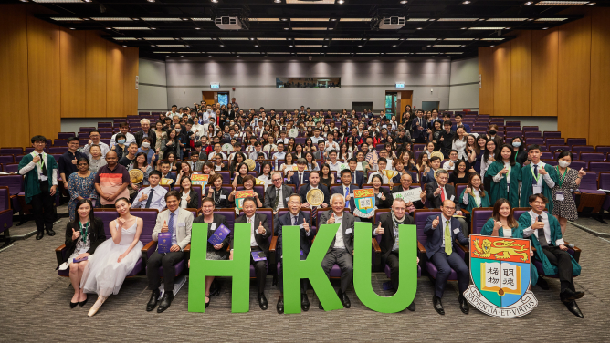 The presence of HKU staff, students and family members in the Recognition Ceremony signifies the communal achievement between HKU students and their supporters who have been standing by them throughout their learning journey.
 